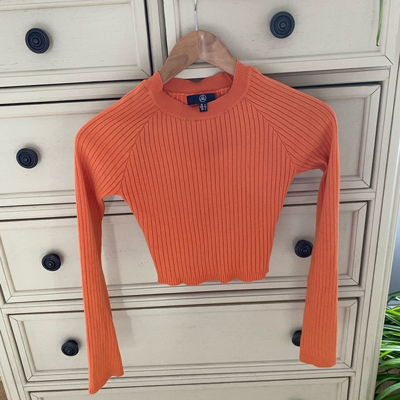 Tops - 3/12$ Women’s crop top